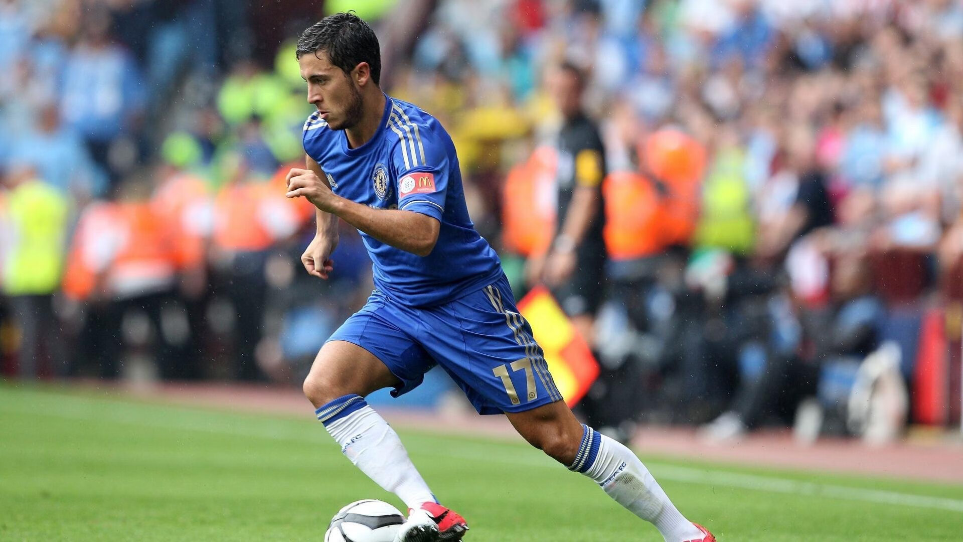 职业联赛落地城市缺乏长期球迷基础，职业联赛俱乐部