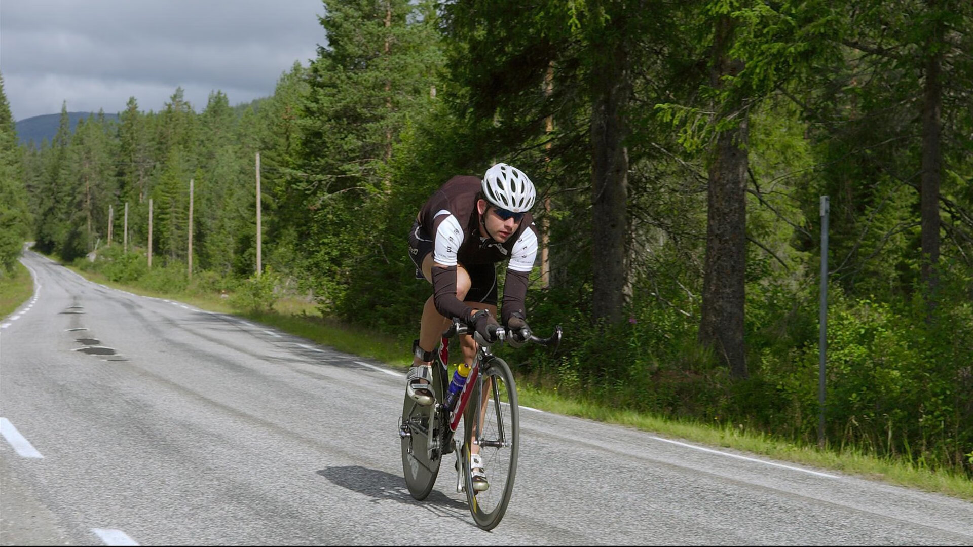 中国足球青训课程加强守门员核心能力培养，青少年足球守门员训练